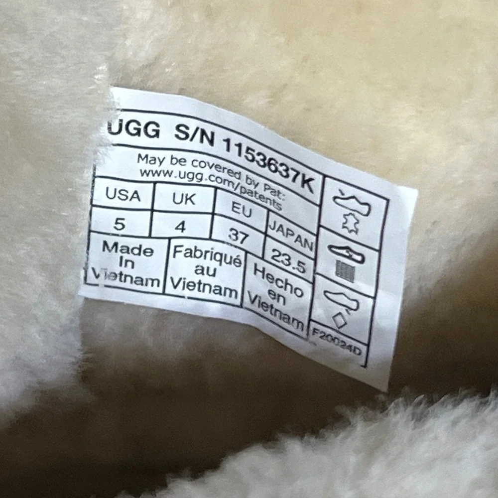 UGG classic mini